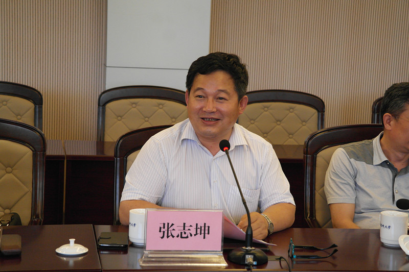 校党委副书记,纪委书记张志坤主持座谈安康市市长徐启方讲话镇坪县委